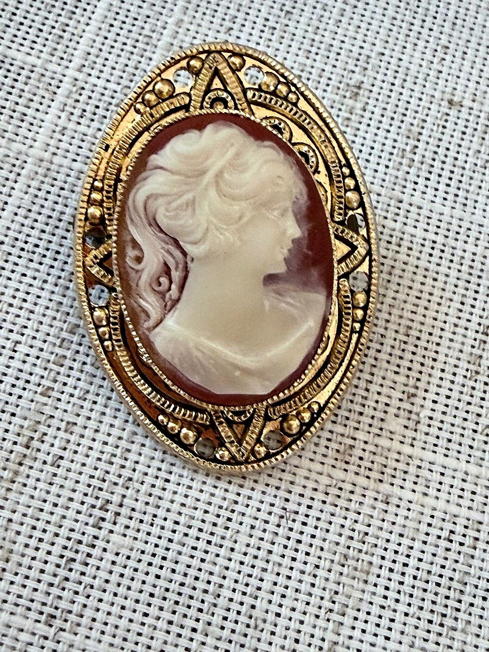 Vintage Oval Cameo Brooch Pin | Gold Tone Faux Carnelian Shell Cameo | Mid-Centu